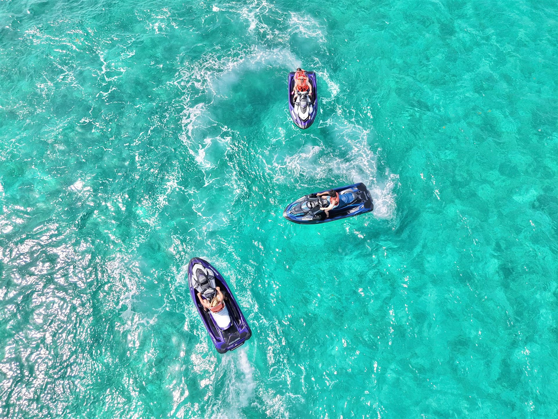 Salto de olas en jet ski